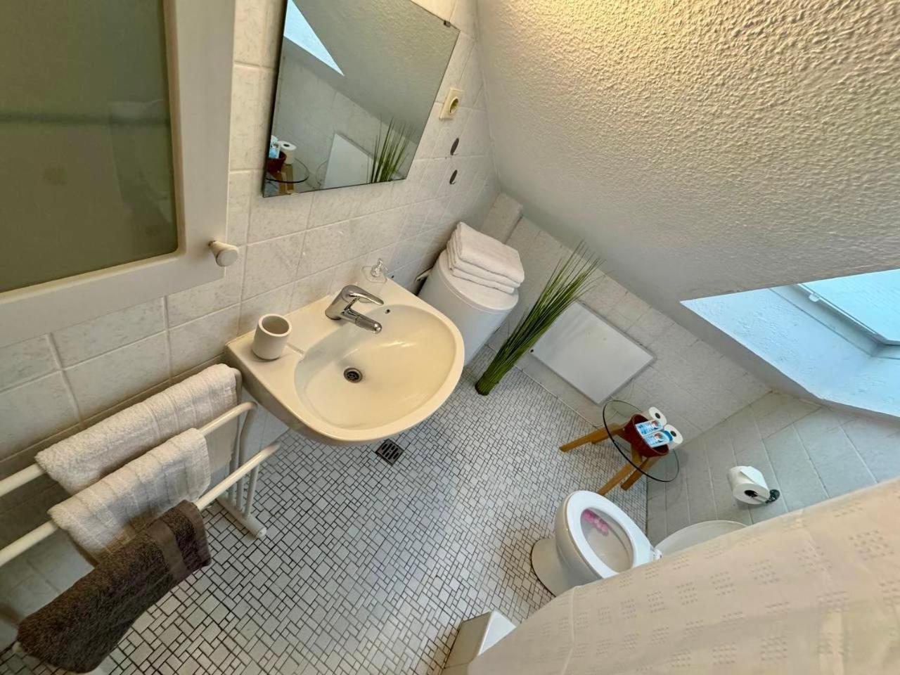Marienhaus Apartment - Zentral, Parken, Netflix, Kontaktloses Einchecken Wuppertal Dış mekan fotoğraf